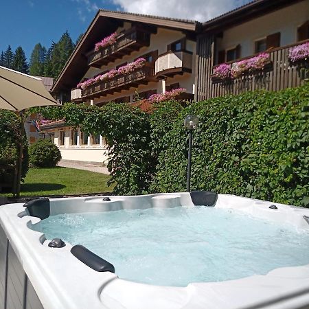 Park Hotel Arnica Фалкаде Екстериор снимка