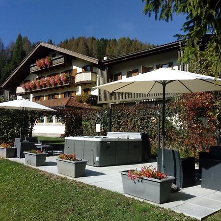 Park Hotel Arnica Фалкаде Екстериор снимка