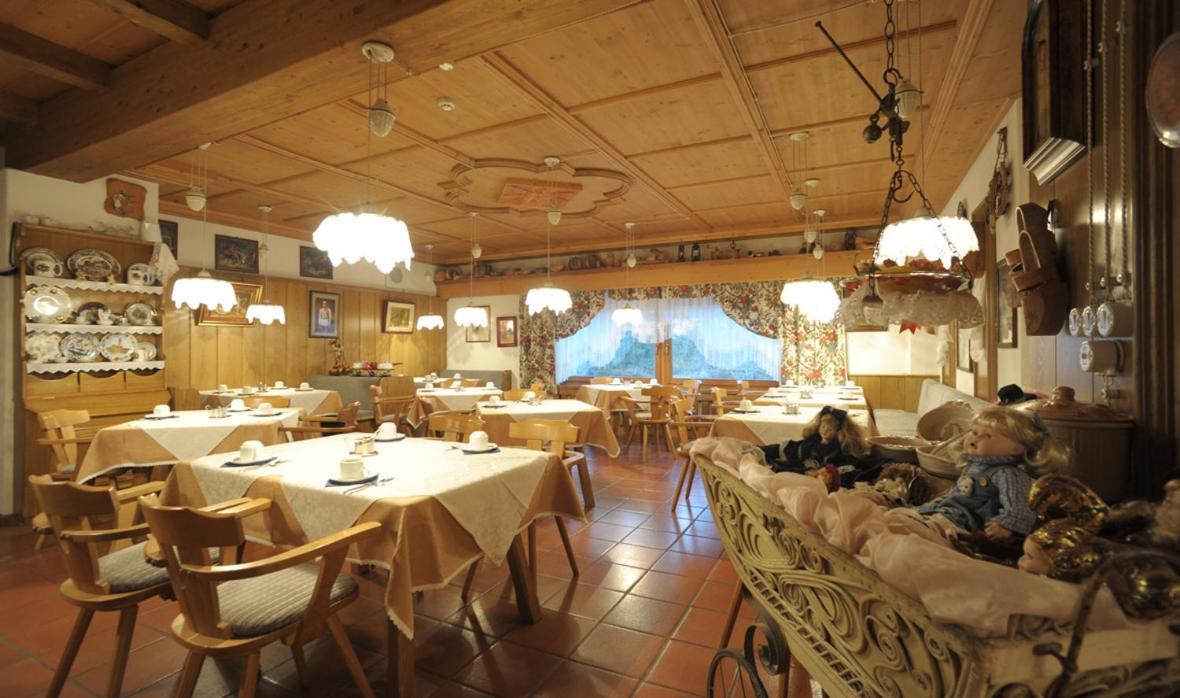 Park Hotel Arnica Фалкаде Екстериор снимка