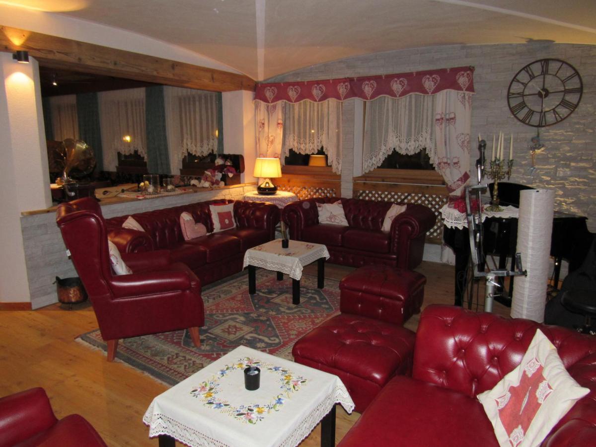 Park Hotel Arnica Фалкаде Екстериор снимка