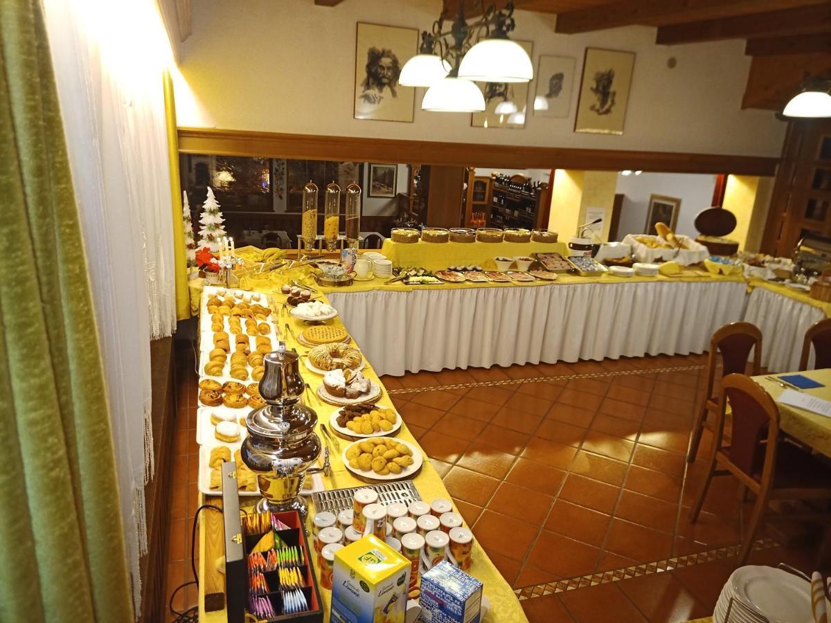 Park Hotel Arnica Фалкаде Екстериор снимка