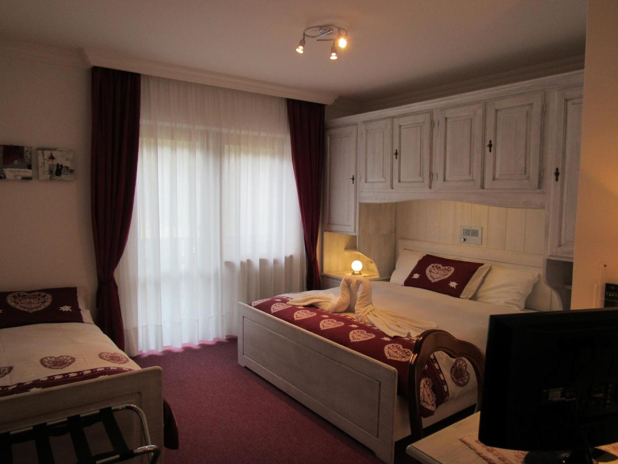 Park Hotel Arnica Фалкаде Екстериор снимка