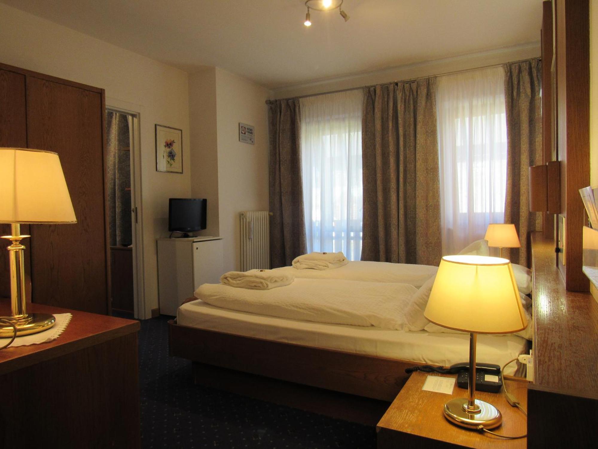 Park Hotel Arnica Фалкаде Екстериор снимка