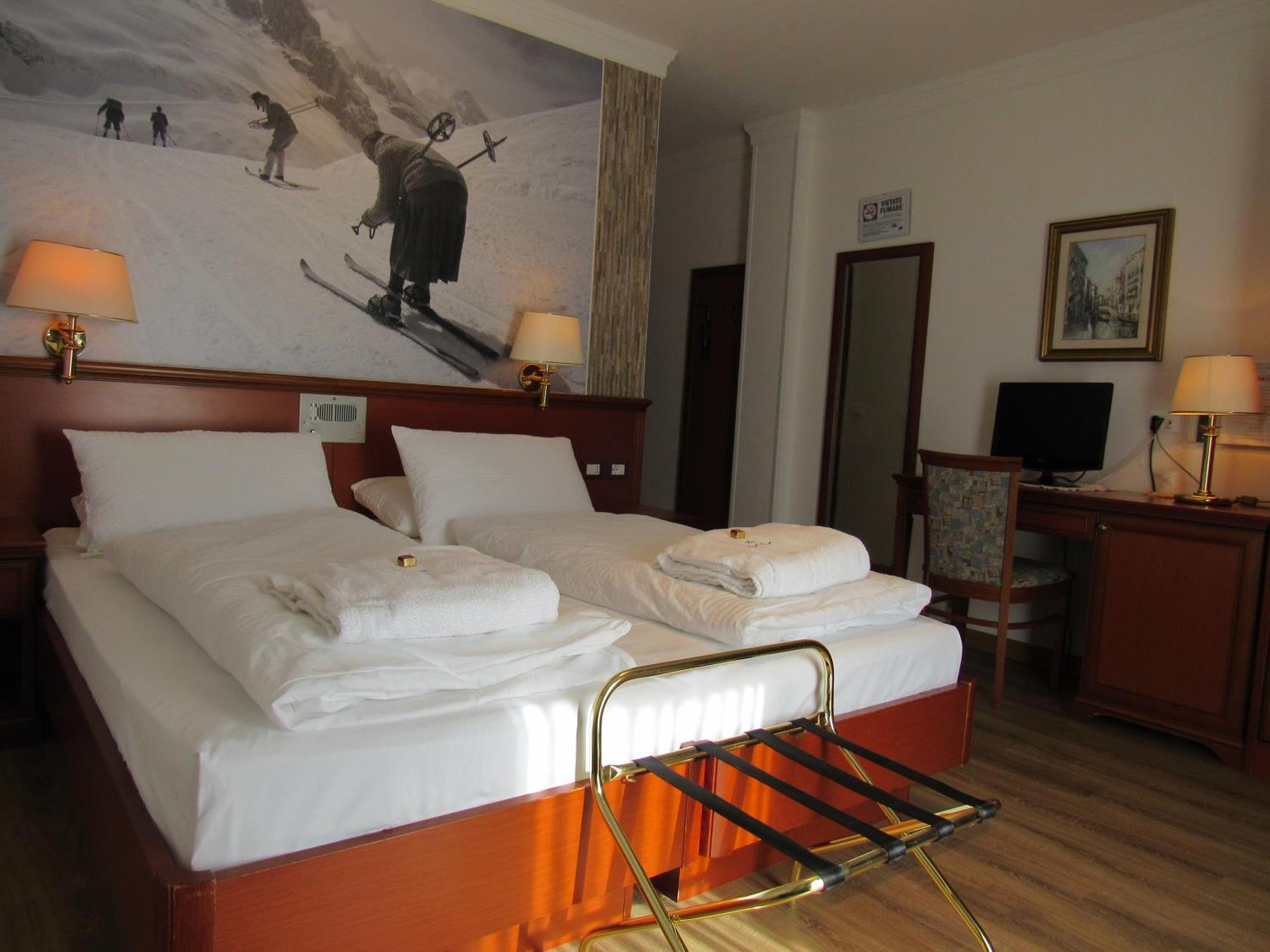 Park Hotel Arnica Фалкаде Екстериор снимка