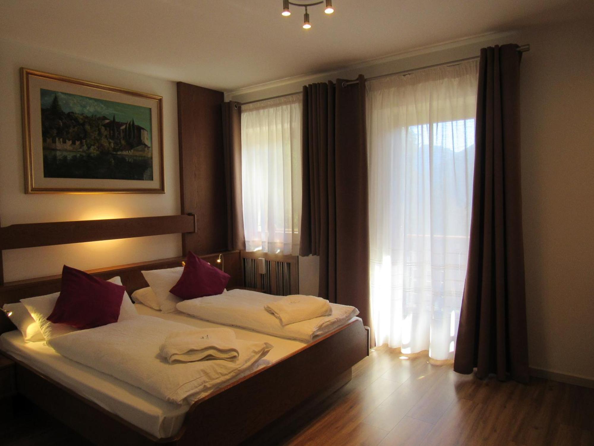 Park Hotel Arnica Фалкаде Екстериор снимка
