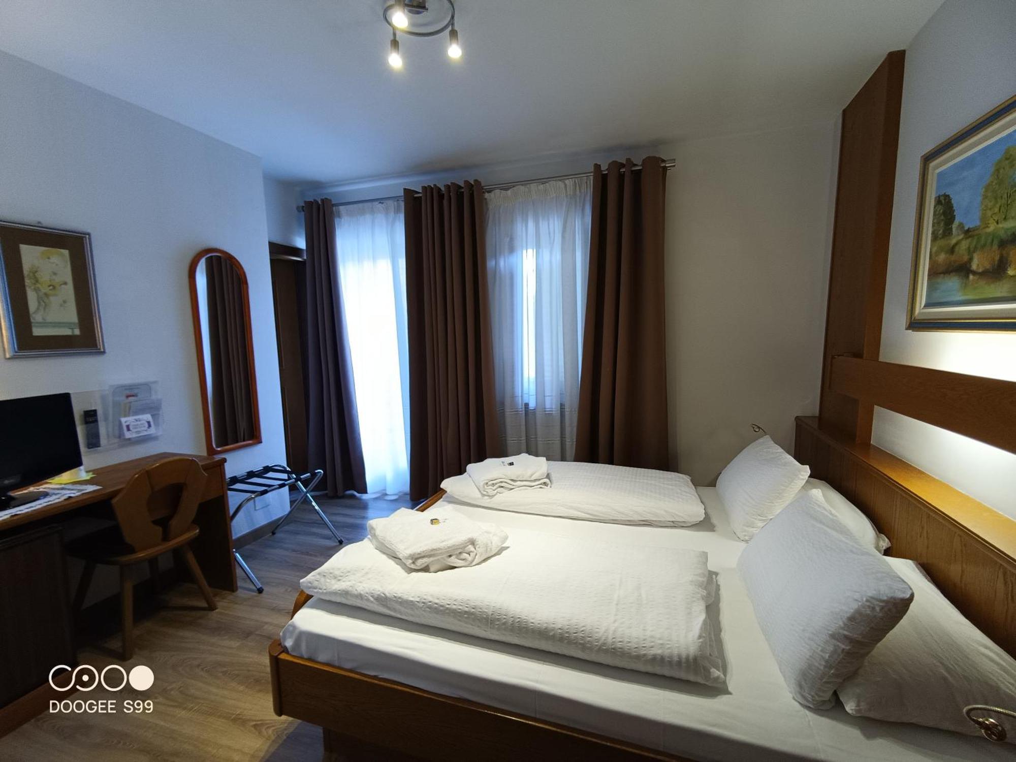 Park Hotel Arnica Фалкаде Екстериор снимка