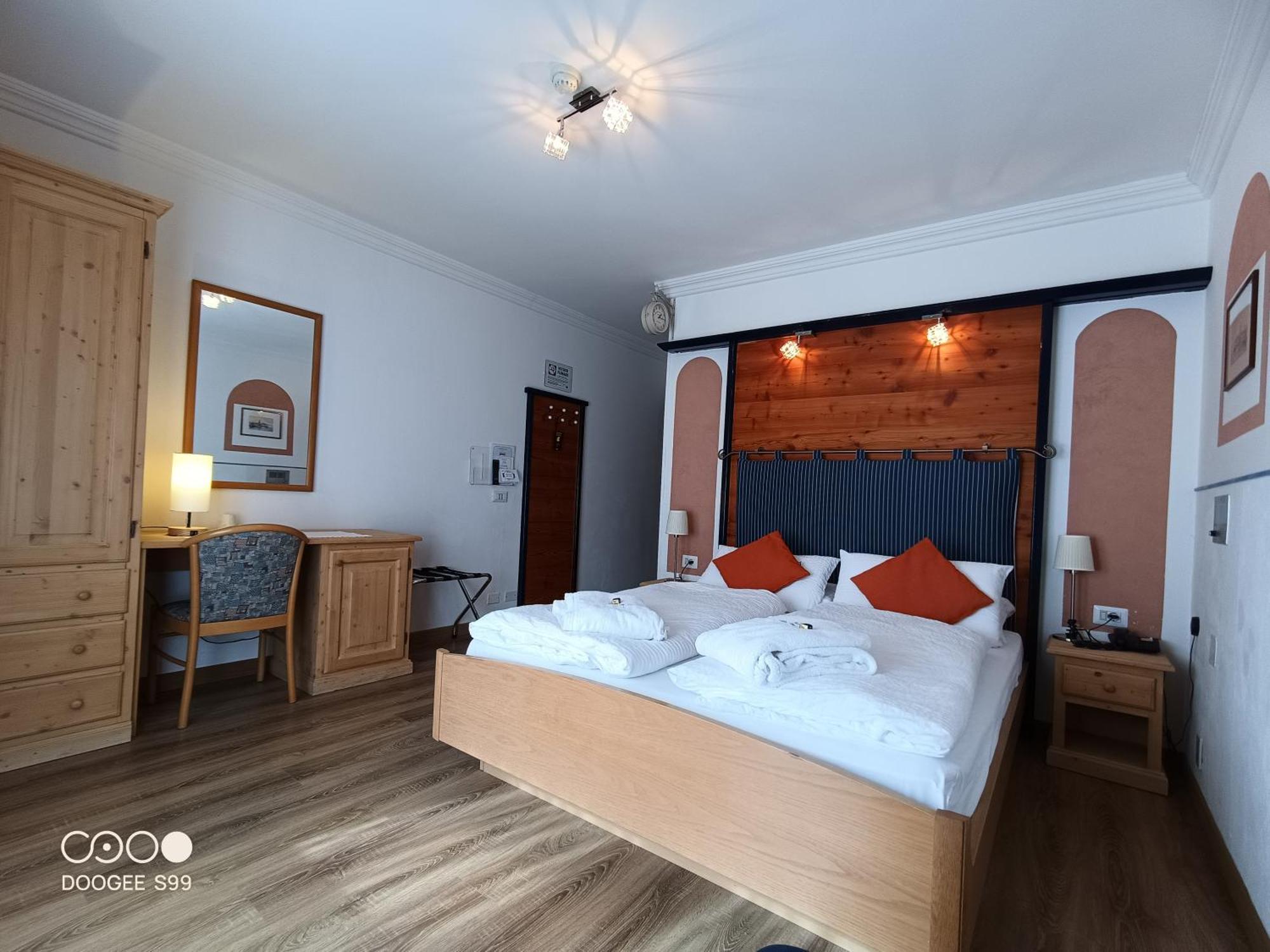 Park Hotel Arnica Фалкаде Екстериор снимка