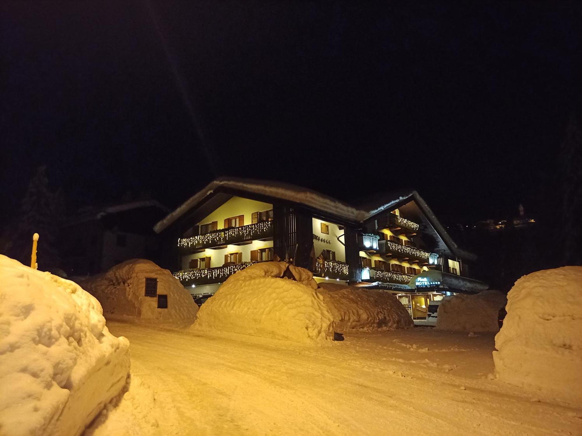 Park Hotel Arnica Фалкаде Екстериор снимка