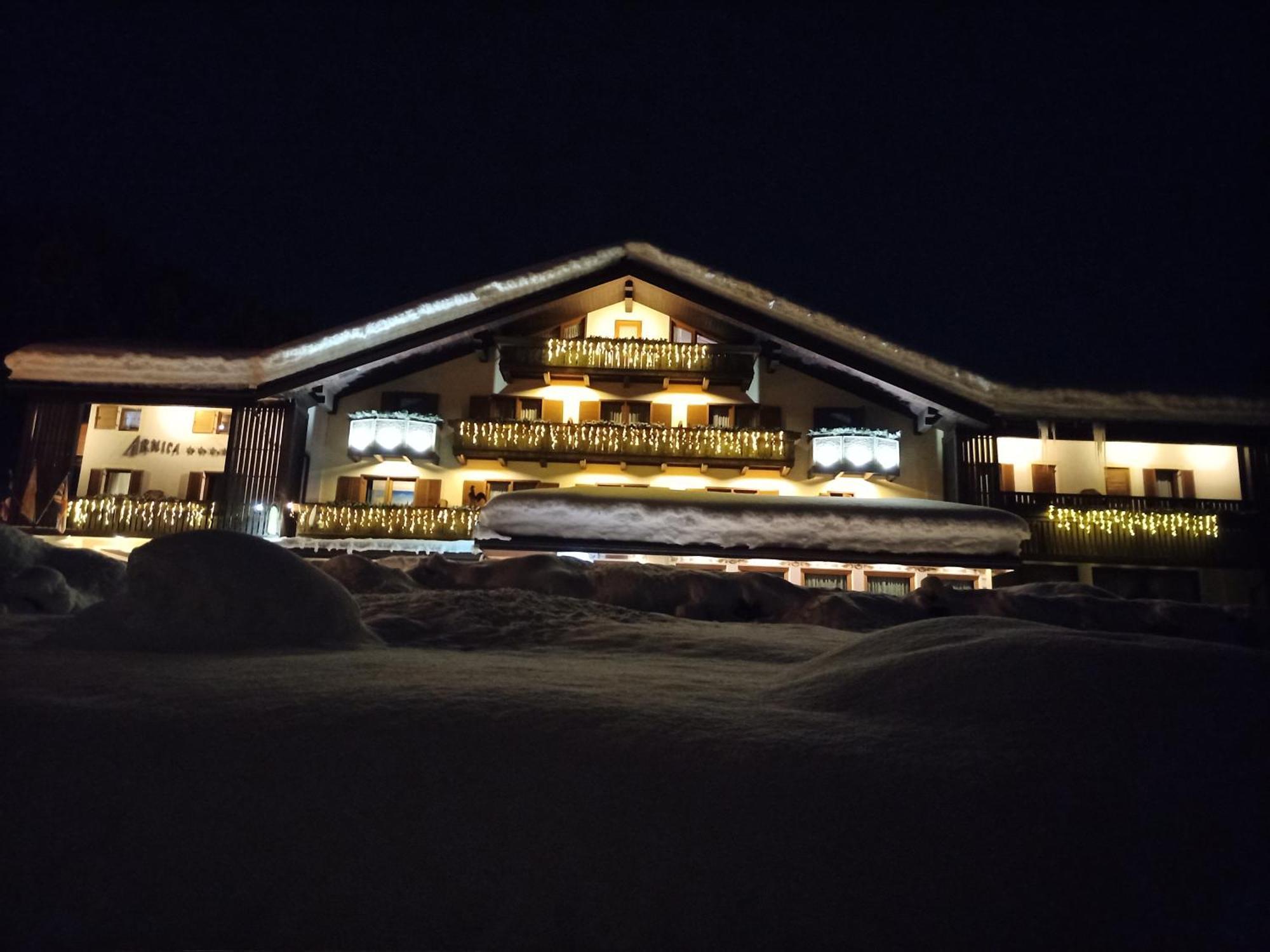 Park Hotel Arnica Фалкаде Екстериор снимка