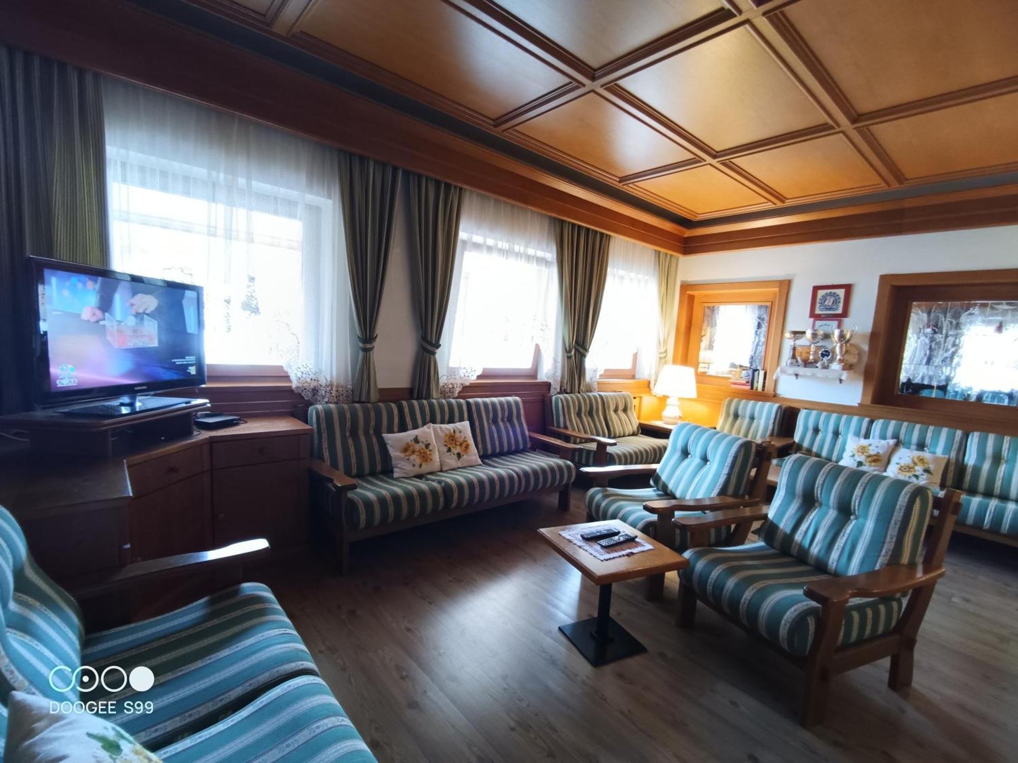 Park Hotel Arnica Фалкаде Екстериор снимка