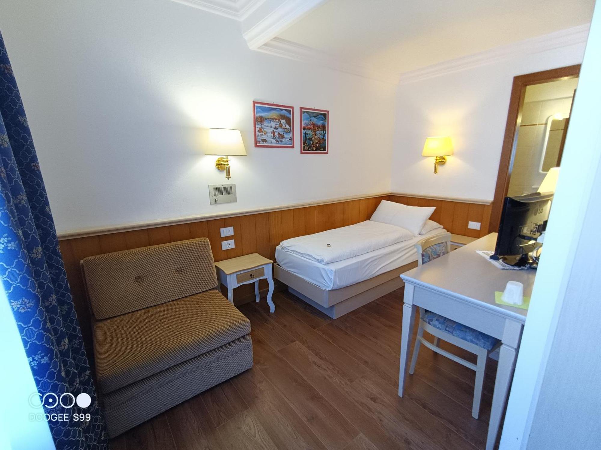 Park Hotel Arnica Фалкаде Екстериор снимка