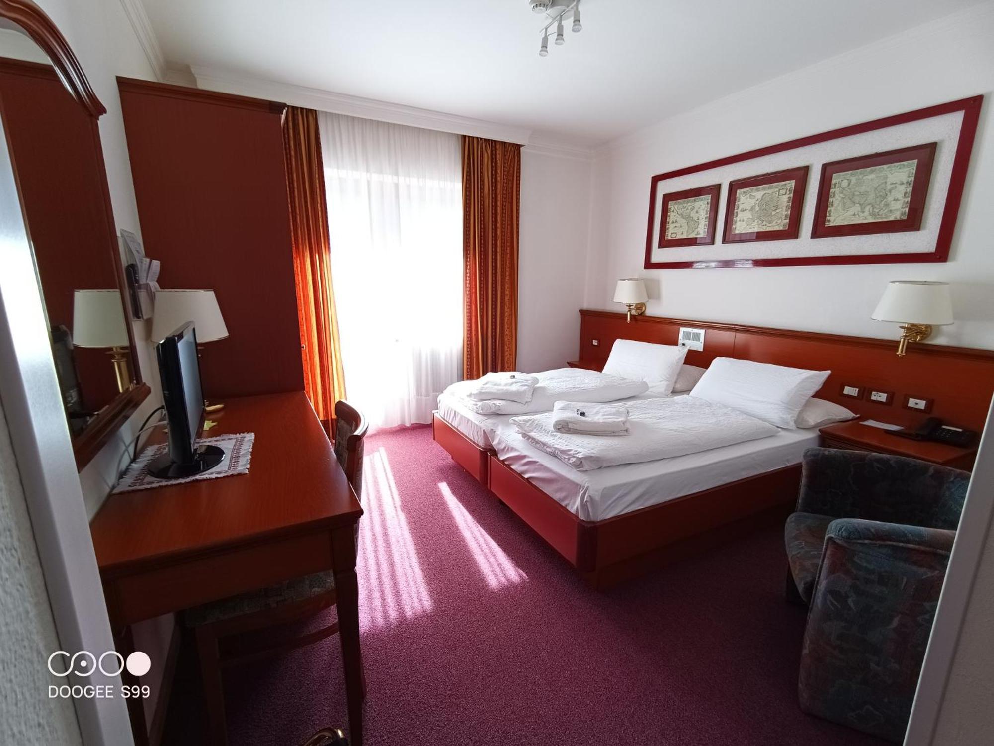 Park Hotel Arnica Фалкаде Екстериор снимка