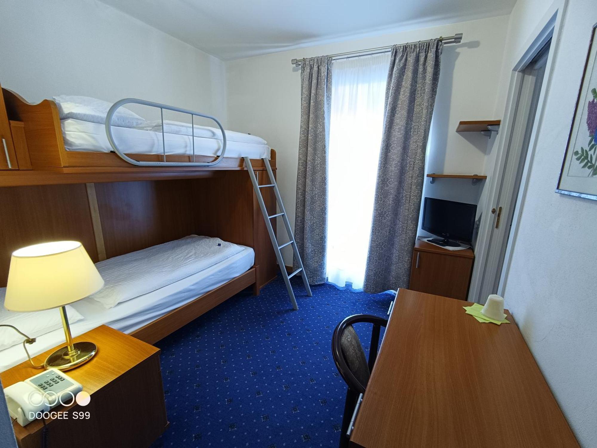 Park Hotel Arnica Фалкаде Екстериор снимка