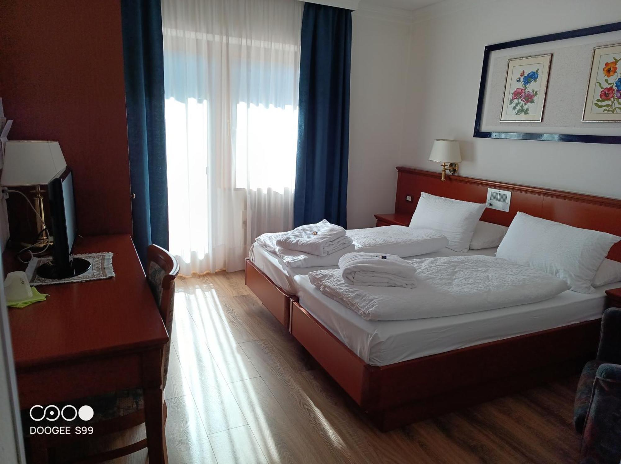 Park Hotel Arnica Фалкаде Екстериор снимка