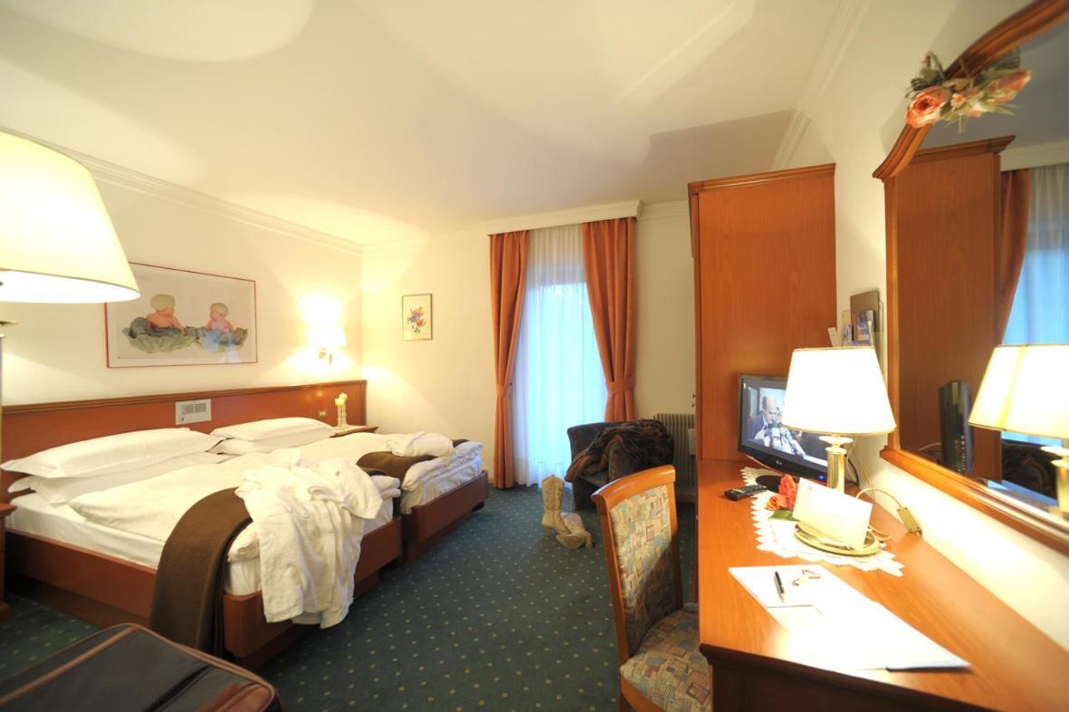 Park Hotel Arnica Фалкаде Екстериор снимка